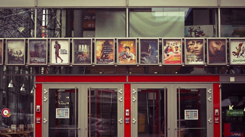 “Ferrari”: filme sobre o ícone do automobilismo estreia nos cinemas brasileiros