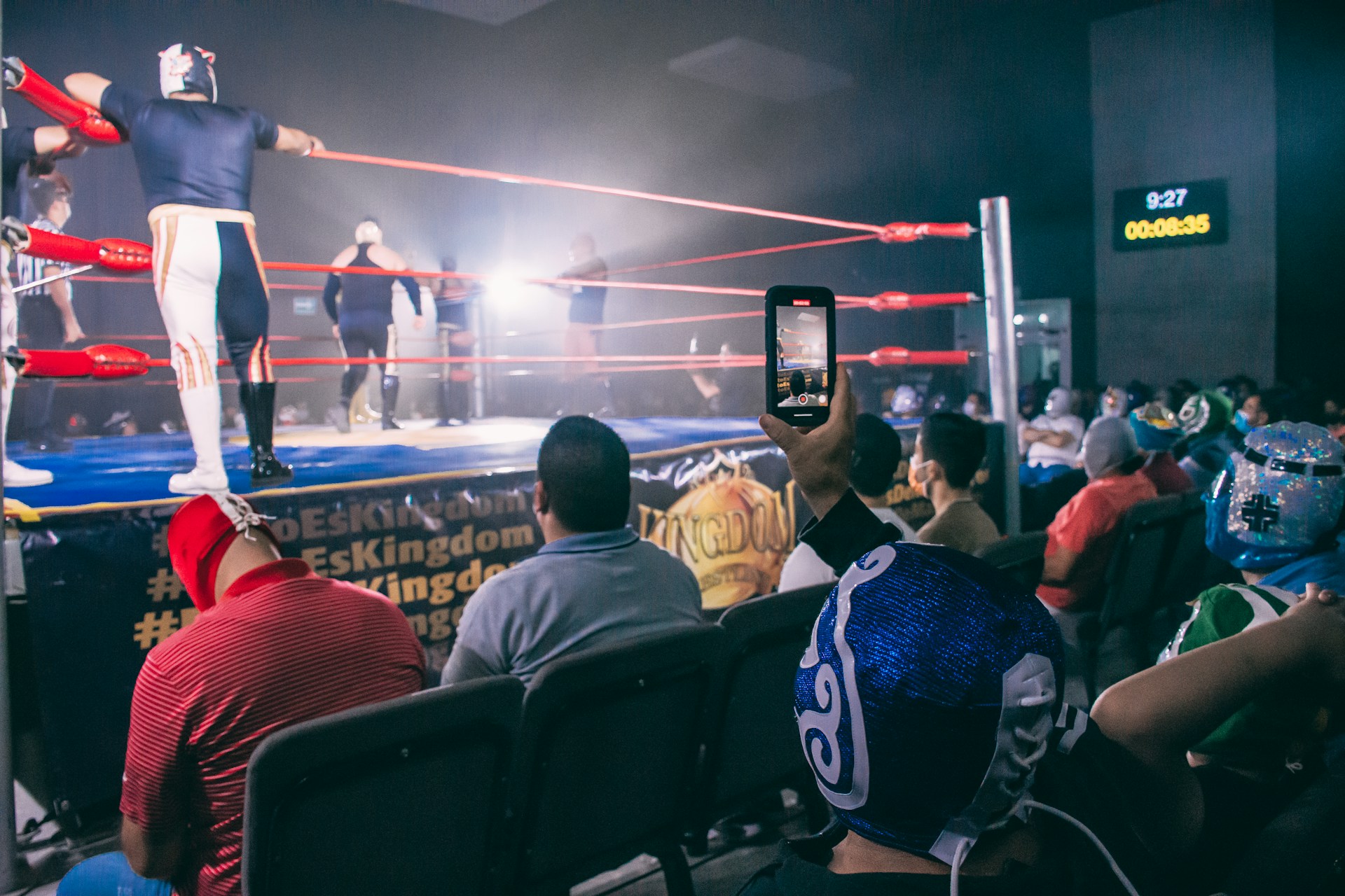O caldeirão do Raw em Greensboro e a consagração de The Undertaker como o maior da história