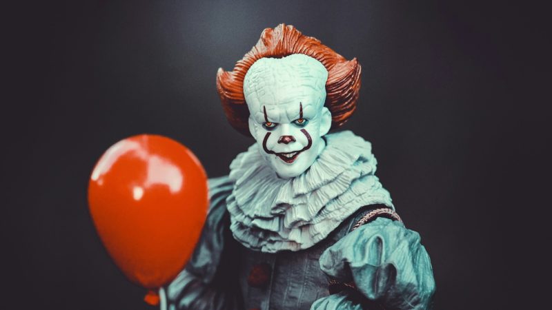 A Era de Ouro do Terror: Da Maratona Invocação do Mal ao Pesadelo Interativo de Hellraiser